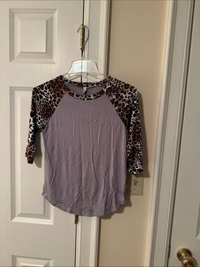 Pomelo Lavender Raglan Top with Leopard Print Sleeves